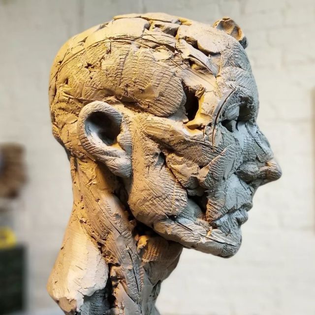I had a request to post another shot of this demo piece with the ear finished. I usually try to bring everything forward together - but here it is partly modeled at least....

#fromphotos #frommemory  #frompaintings #fromimagination #portraitsculptureclass #onlinecourse #onlinecoursecreators #learntosculpt #claysculpture #onlineclasses #learnonline #sculpturestudio #creativecourses #portraitsculpture #3Dmakers  #learnfromhome